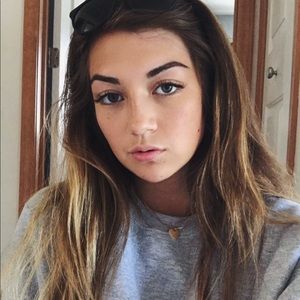 Meet your Posher, Dee